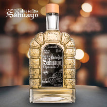 Cargar imagen en el visor de la galería, Tequila Hacienda Sahuayo Reposado Ed Puerta 1000 ml 100% Agave