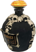 Cargar imagen en el visor de la galería, Tequila Insolente Añejo 100% Agave - 1000 ml Edición Cerámica Cráneo
