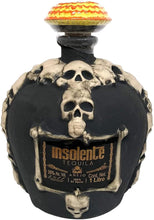 Cargar imagen en el visor de la galería, Tequila Insolente Añejo 100% Agave - 1000 ml Edición Cerámica Cráneo
