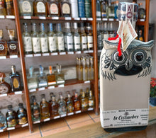 Cargar imagen en el visor de la galería, Mezcal La Costumbre Ensamble Agave Espadín mas Agave MadreCuishe (Edición Cerámica El Búho) - 750ml
