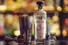 Cargar imagen en el visor de la galería, Tequila Tierra Noble Cuarto 4to Reposado Cristalino 100% Agave - 750ml
